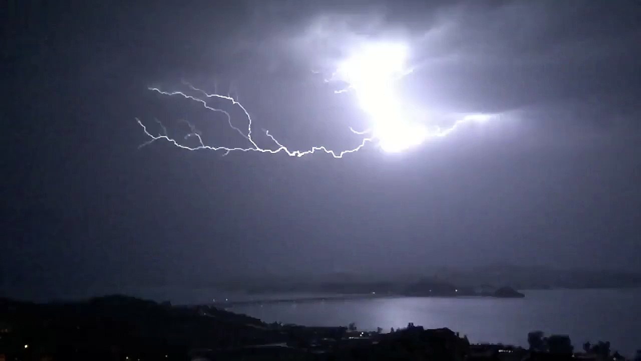 Lightning slow motion