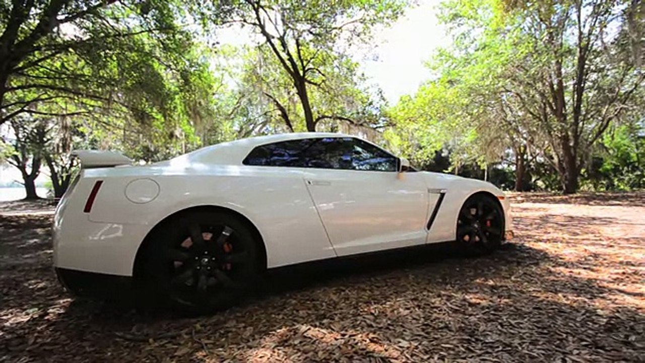 Lamborghini Murcielago vs. Nissan GT-R Street Race