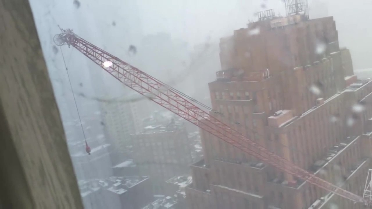 Une grue de 172 mètres de haut s’effondre en plein New York