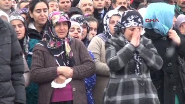 Hakkari Sur Şehidi Teğmen Özatak Son Yolculuğuna Uğurlandı-4