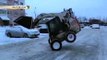 Веселый снегоуборщик устроил фигурное катание в Краснознаменске