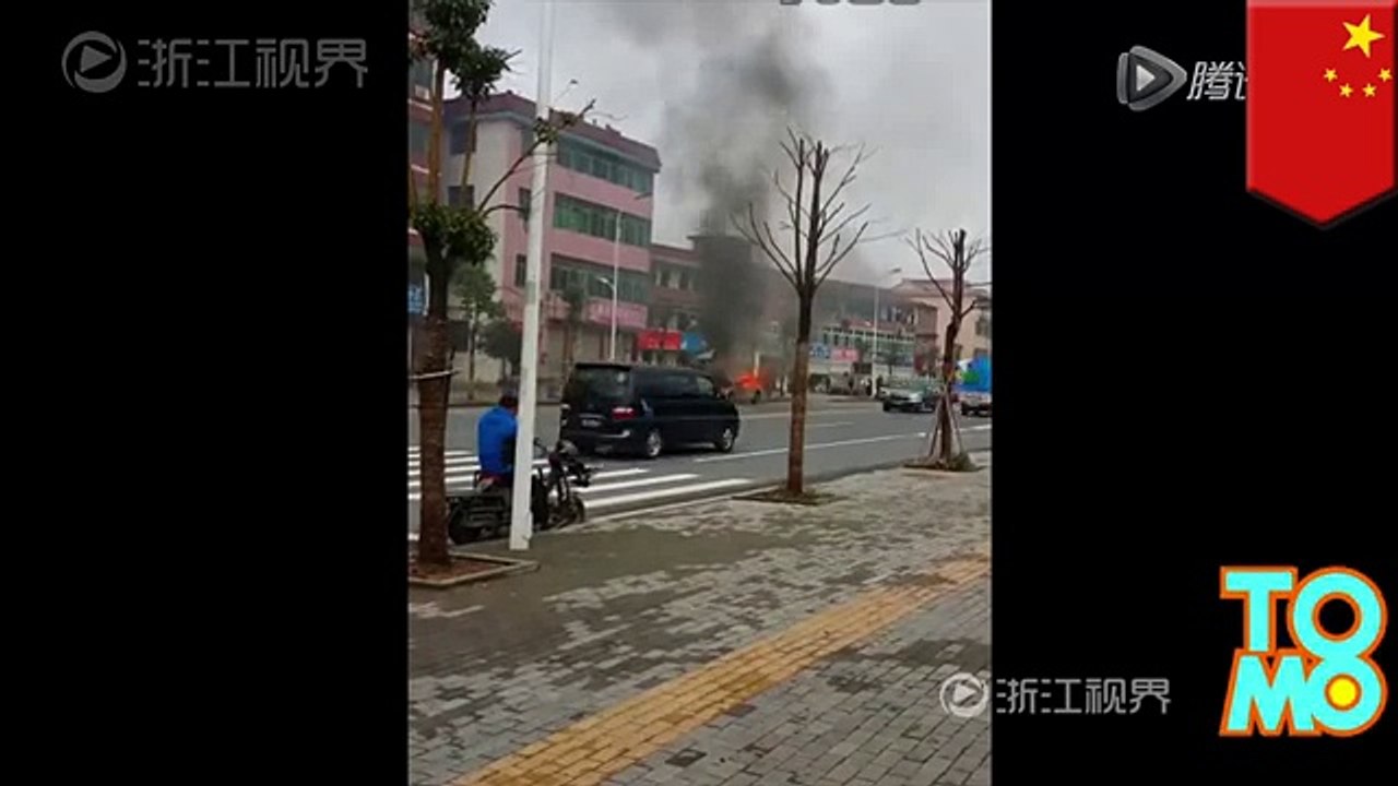 В Китае сгорел спортивный Бентли