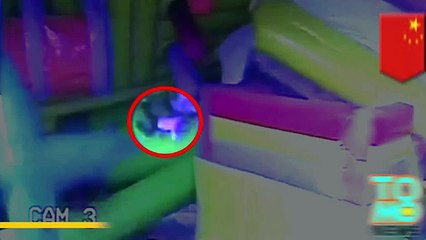 В Китаерепортаж  обрушился надувной замок; несколько детей пострадали