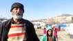Hundreds of Syrians wait at Turkish border in Idlib province