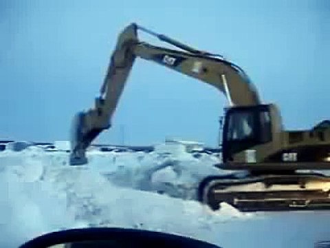 Поднял как игрушку!