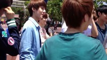 EXO K AND M @DISNEY LAND [Lay & D.O dance to MAMA]