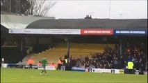 Southend United's fan RUNS the pitch to FIGHT Colchester's Fans !! (England League One - 6-2-2016)
