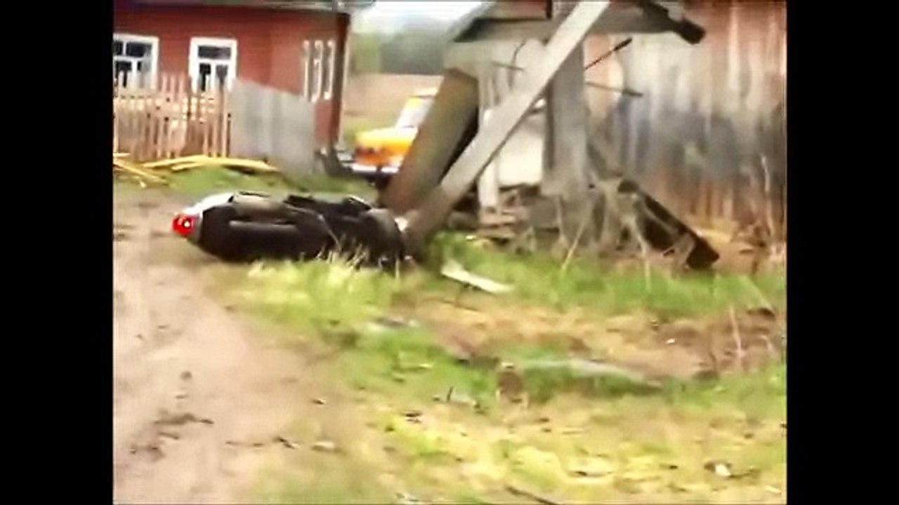 Бухой мужик разбил свой скутер ! Прикол!