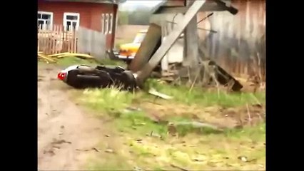 Бухой мужик разбил свой скутер ! Прикол!