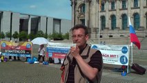 Geheimaktion Grundgesetz Gregor Gysi Die Linke enttarnt auf der Friedensdemo Berlin 25. Mai 2014