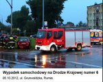 Straż pożarna alarmowo na sygnale do wypadku drogowego na krajowej szóstce w Rumi