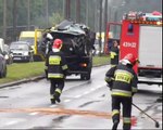 Śmiertelny wypadek drogowy w Gdyni Karwinach. Samochód dachował i uderzył w latarnię