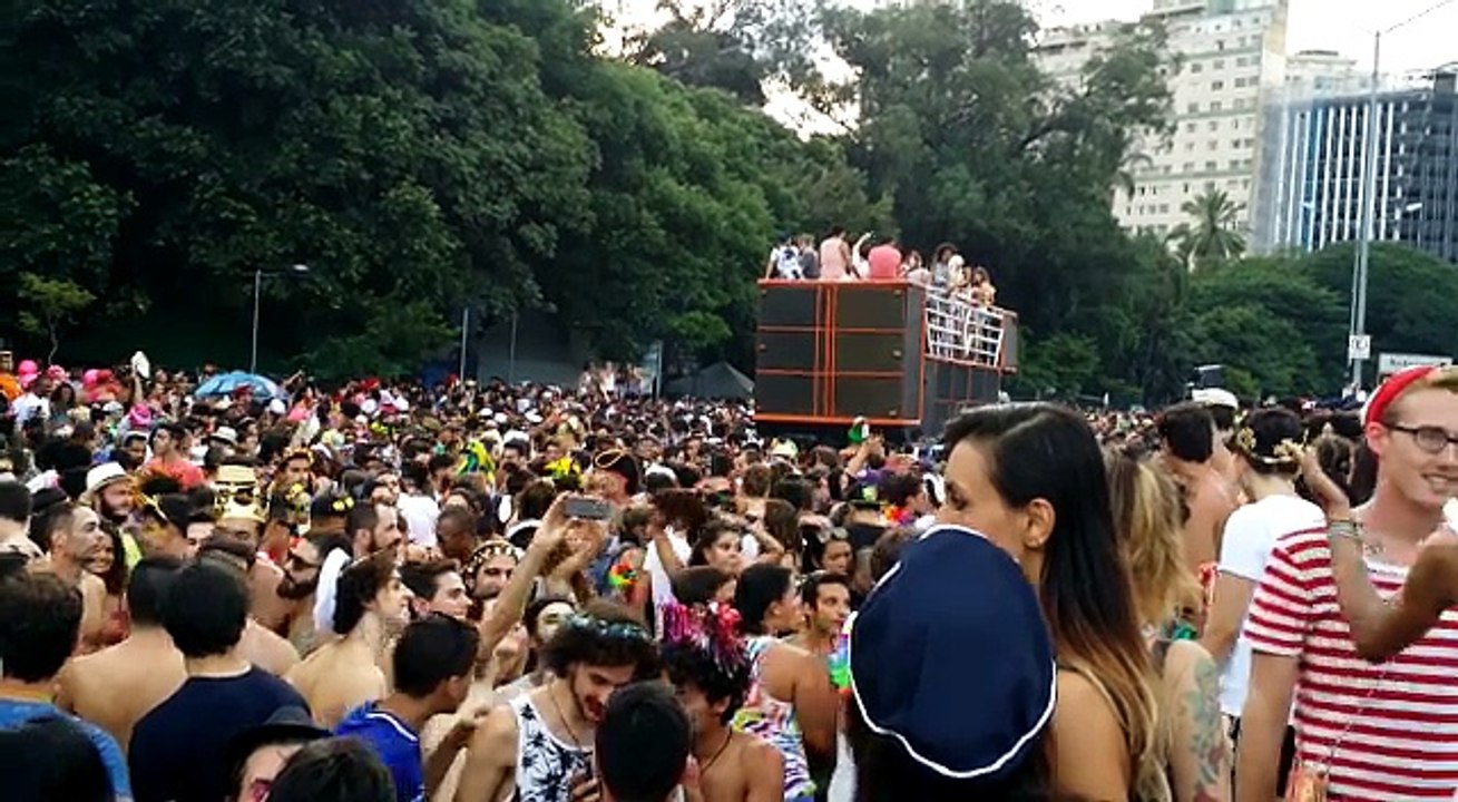 Bloco Transa