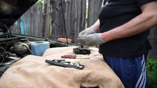 как заменить моновпрыск .замена моновпрыска VW passat B3 1.8