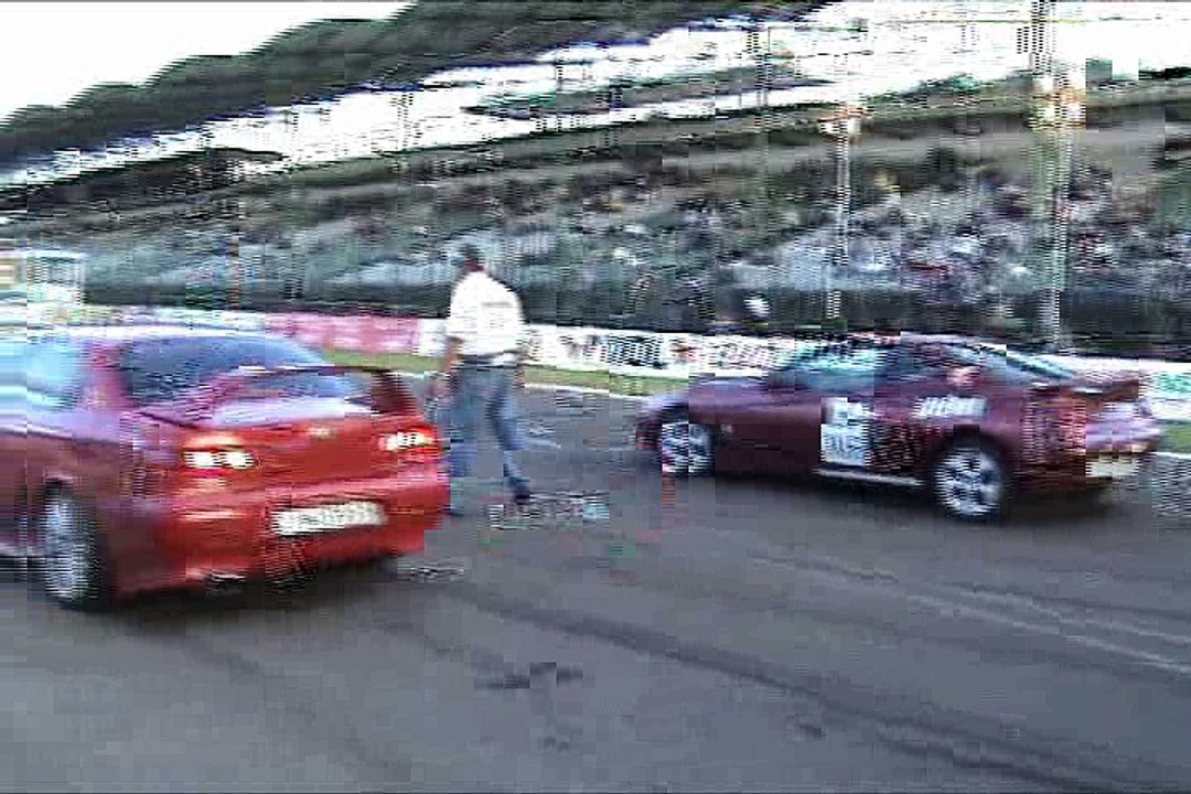 Alfa Romeo 3.0 V6 Vs. Alfa Romeo 156 2.5 V6 Drag Race