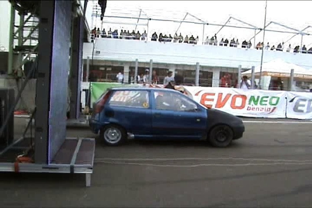 Fiat Punto GT Turbo Vs. Opel Calibra Drag Race