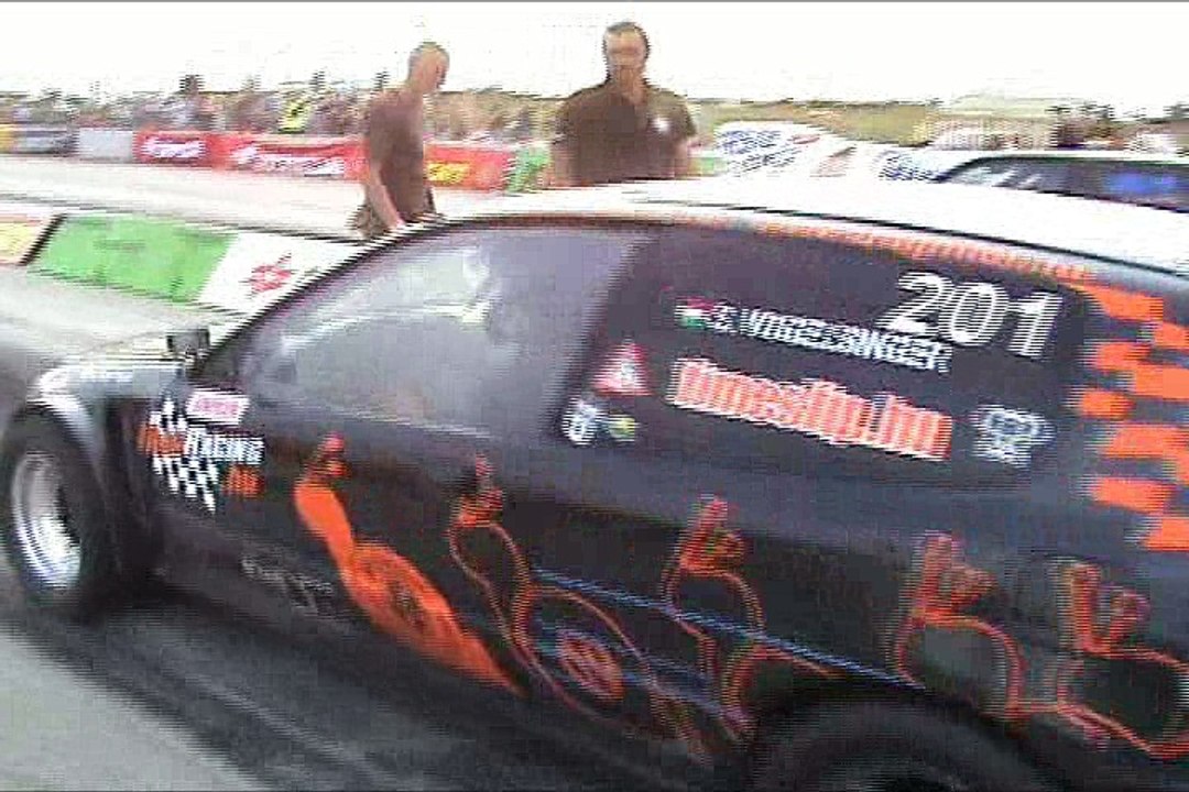 Honda Civic 2.0 Turbo [10.48] Vs. Ford Fiesta RS Turbo Drag Race