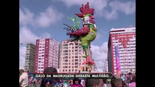 Galo da Madrugada arrasta dois milhões de foliões no Recife