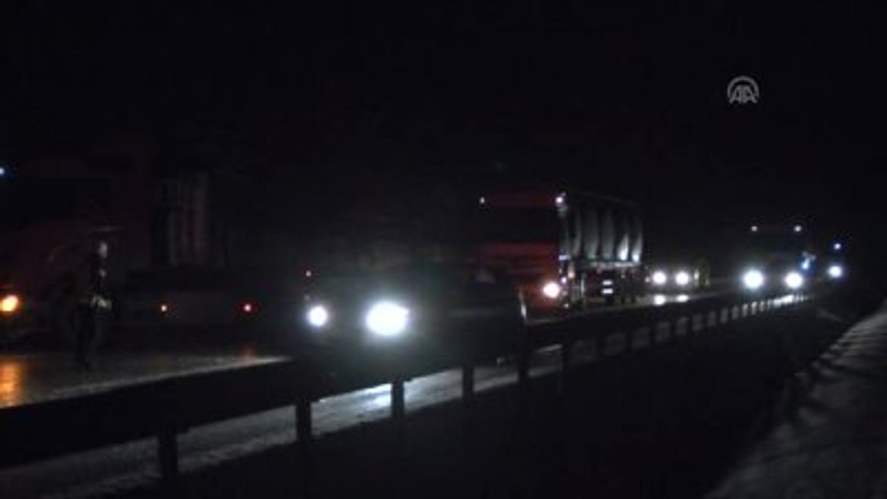 Bozüyük-İnönü Karayolunda Buzlanma Nedeniyle 10 Araçta Hasar Oluştu