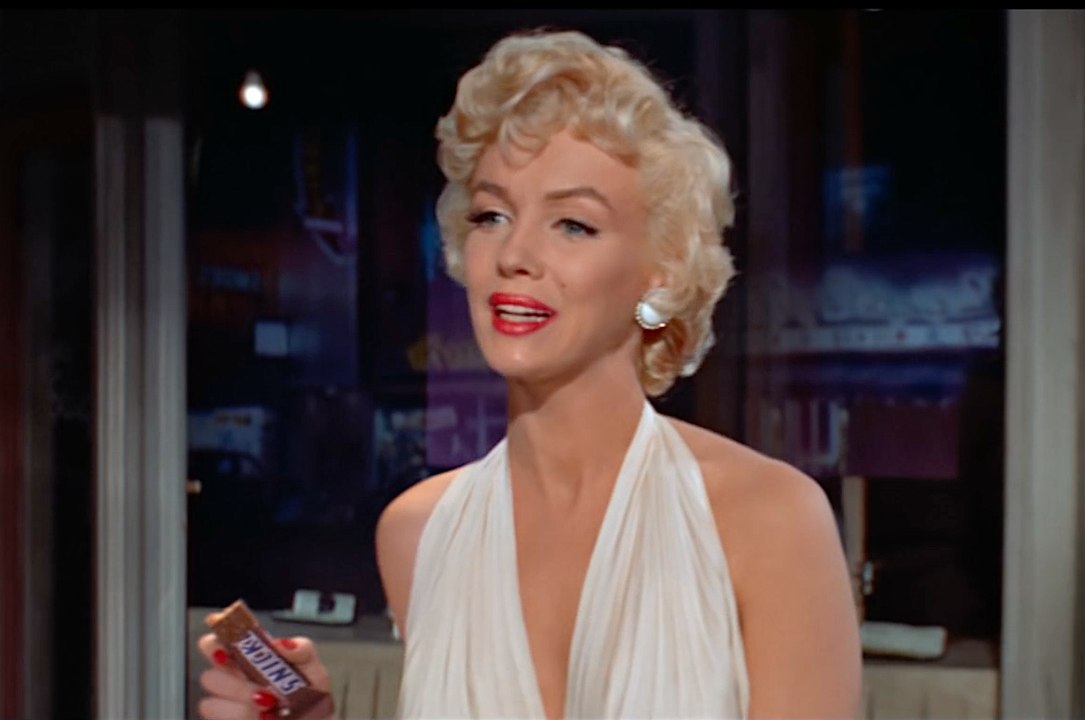 Snickers "Marilyn Monroe" Super Bowl 2016 Commercial