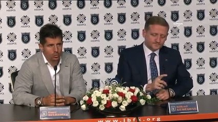 Emre Belözoğlu Başakşehir'e imza attı