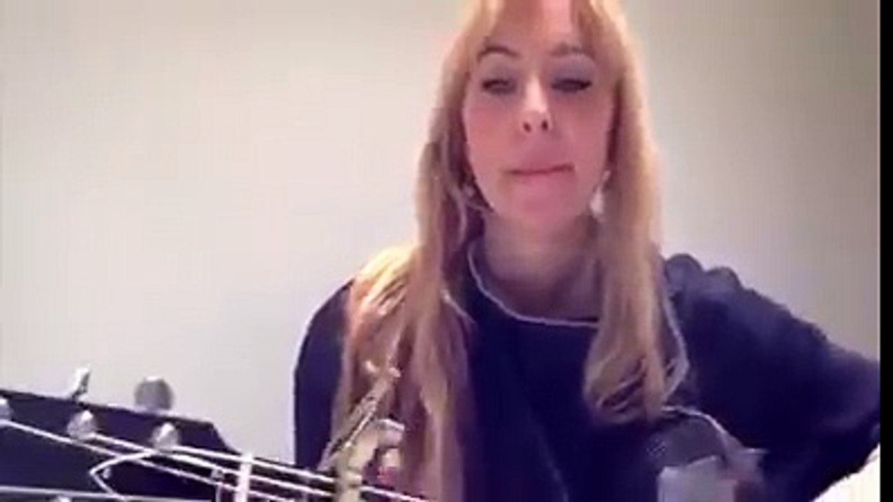 اے عشق ھمیں برباد نه کر