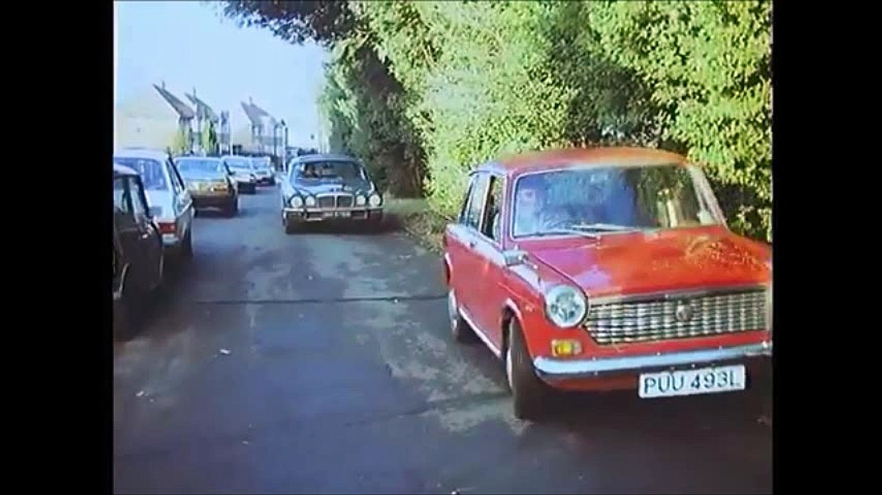 The Public Information Film Review "Mr Blunders"