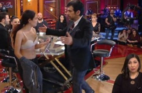 Okan Bayülgen'in Programında Çıplak Eylem Girişimi