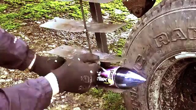 Devasa Havai Fişek Makinesi İle Adrenalini Doruklarda Yaşayan Çılgın Adam