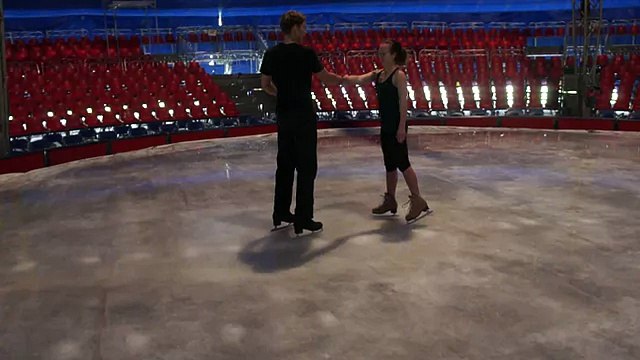 Очень красивая девушка!!!!Фигурное катание вертушка