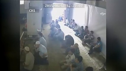 Çaldığı telefonun sahibiyle namaza durdu