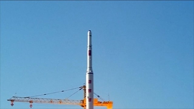 كوريا الشمالية تطلق صاروخا بعيد المدى