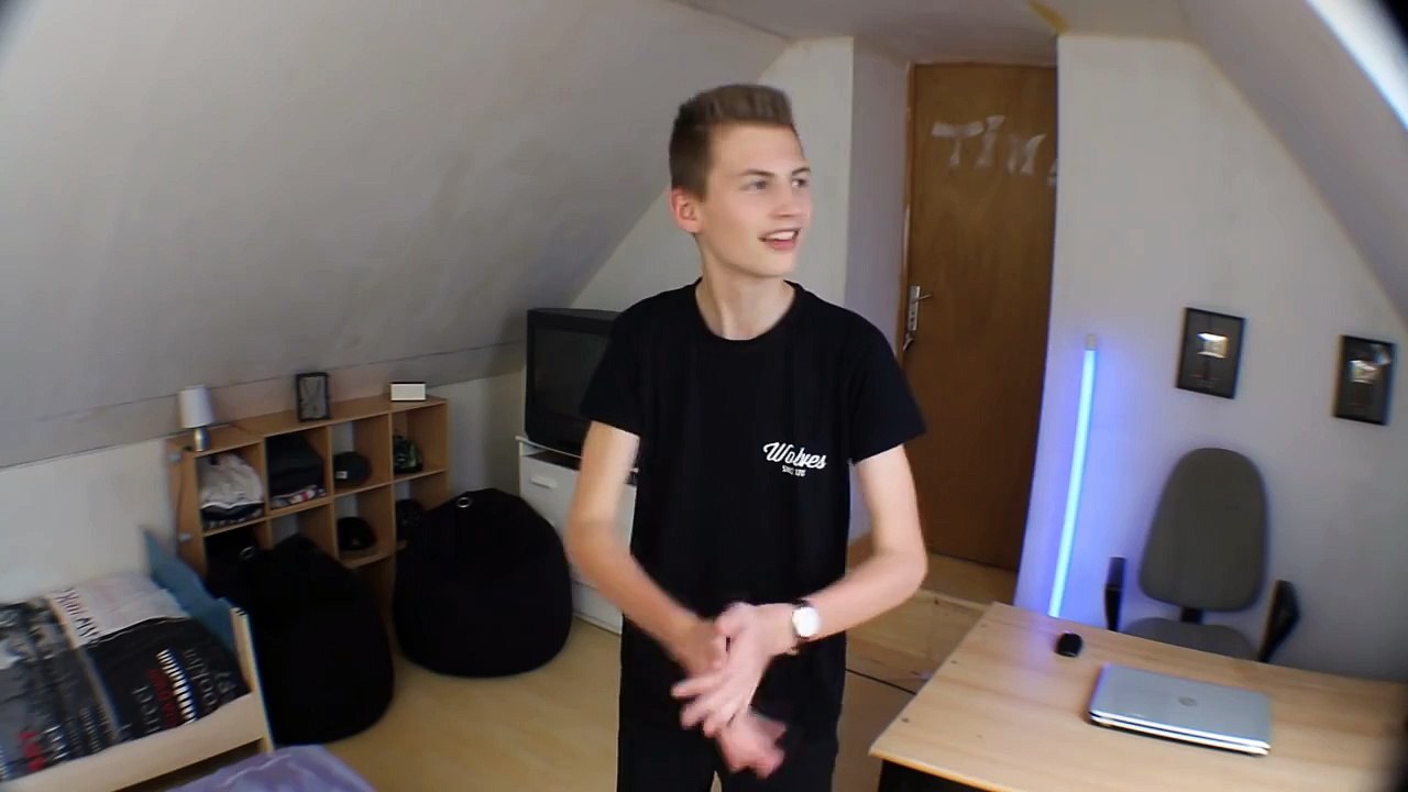 20 CONNERIE À FAIR EN COUR - TIM