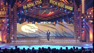 Armaan Malik pays tribute to Shahrukh Khan at 6th Royal Stag Mirchi Music Awards