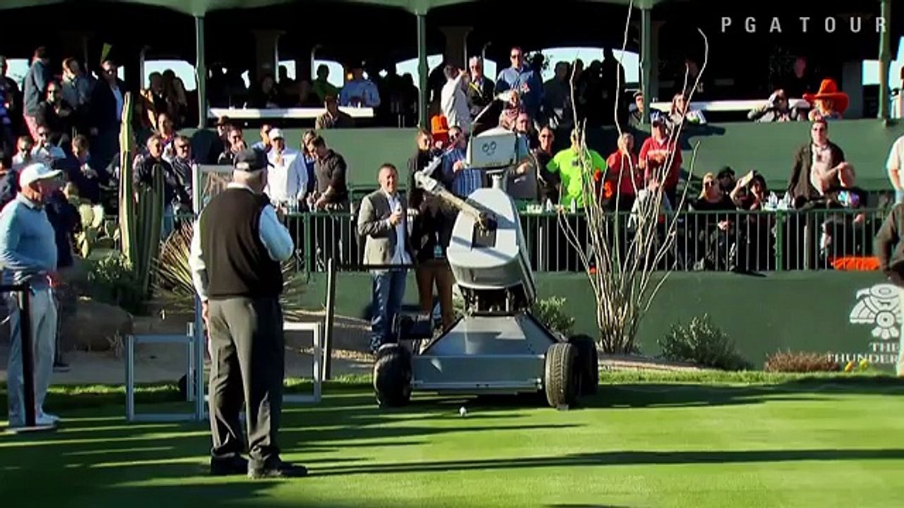 Así fue como un robot imitó el disparo del golfista Tiger Woods