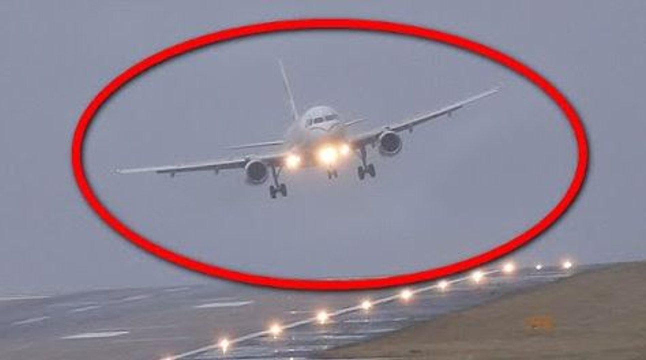 Amazing pilot skills to save plane from crashing - Planes Failure Landing