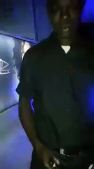 Côte d'Ivoire-Un brouteur en plein show brûle des billets de banque