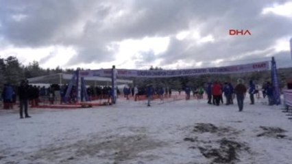 Kros Şampiyonasında Sporcular Çamura Bulandı