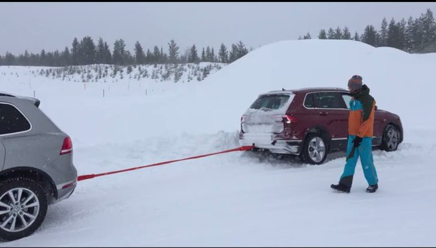 VÍDEO: Volkswagen Touareg TDI V6 remolca a Volkswagen Tiguan 2016