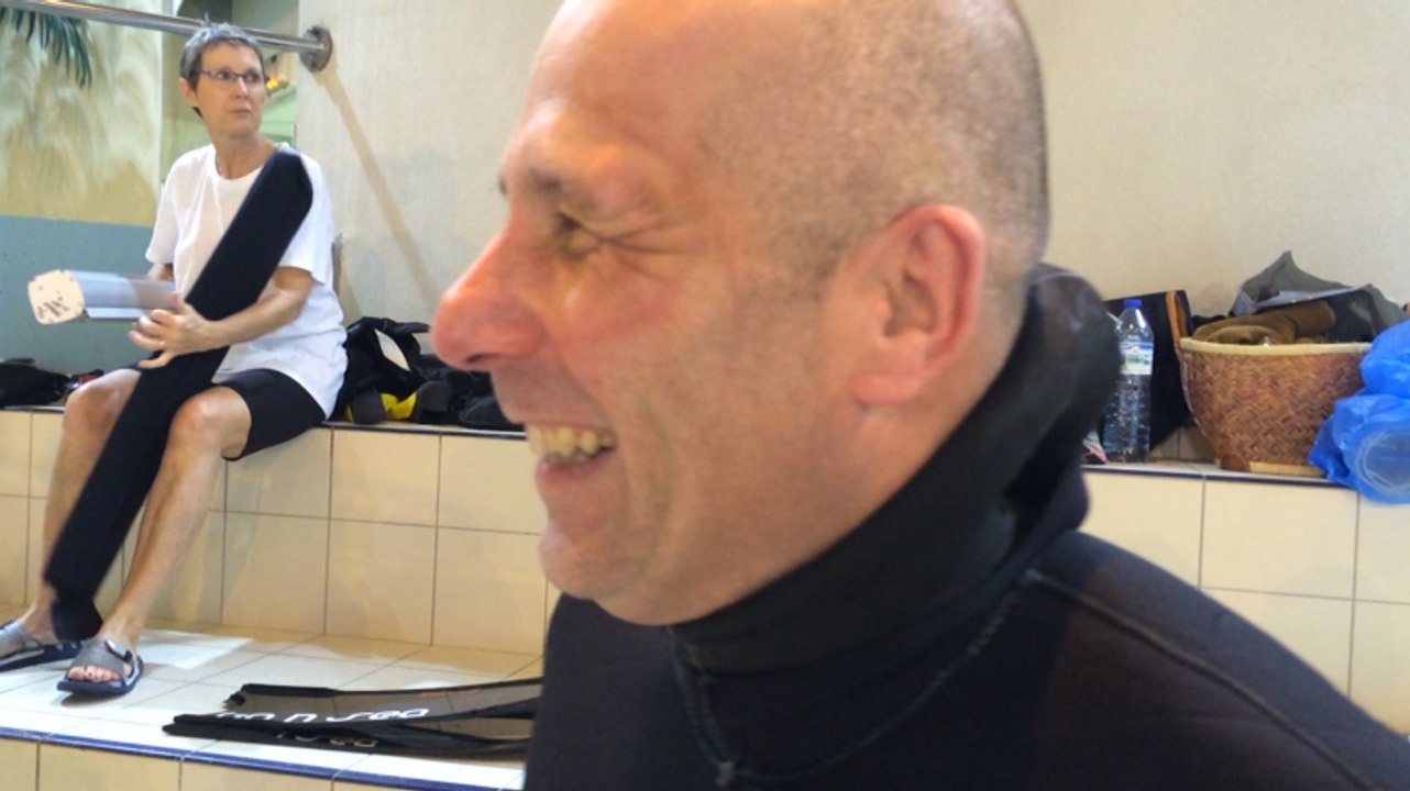 Il établit le record de longueurs en apnée