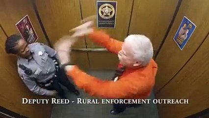 La police américaine se lache en dansant sur du hip hop