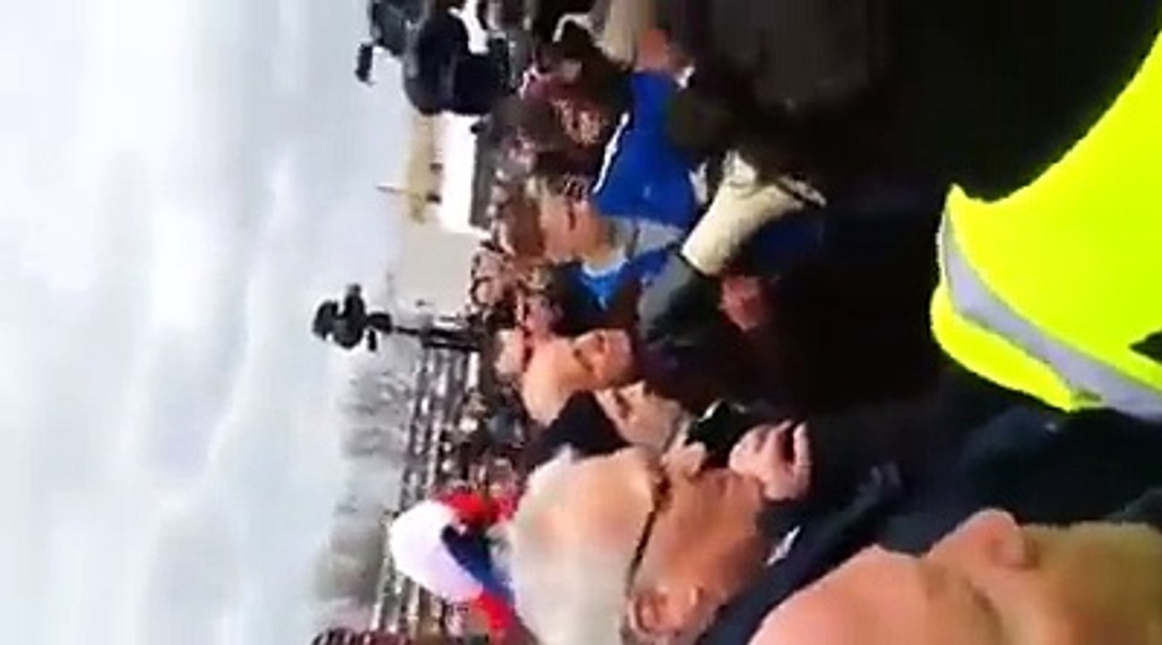 Discours du general Piquemal interrompu par les forces de l ordre juste avant son arrestation