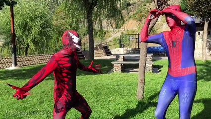 Spiderman Playtime ft Carnage! BathTime w/ Spider-Man Balloon and FUN Water FAIL