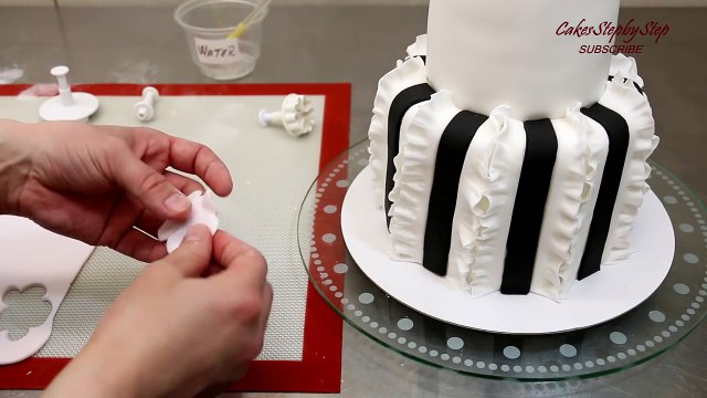 Easy Ruffle Fondant - Cake Decorating Ideas by CakesStepbyStep