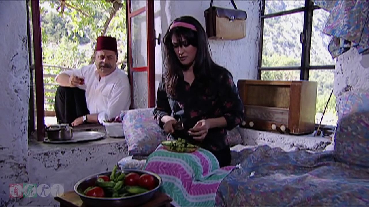 مسلسل ضيعة ضايعة - الجزء الأول ـ الحلقة 10 جريم...