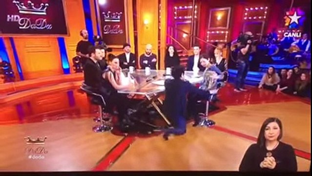 Okan Bayülgen'in programında eylem girişimi