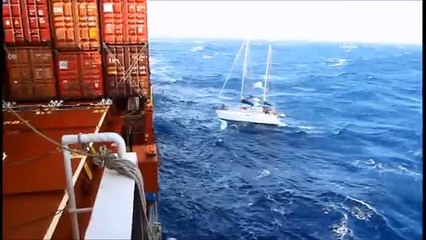 Okyanustaki can pazarı saniye saniye kameraya yansıdı