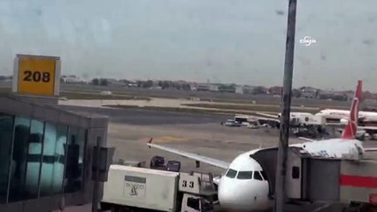 Havada alev alan uçak alevler arasında böyle iniş yaptı