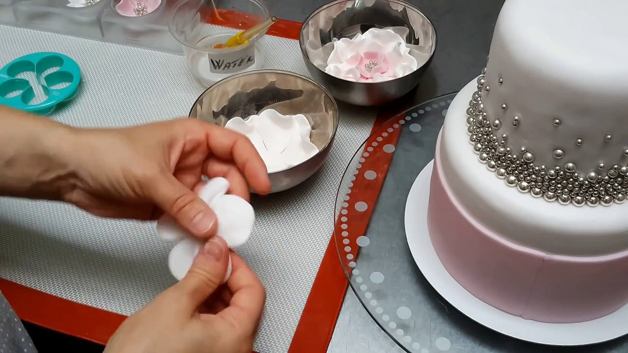 ELEGANT CAKE WITH ROSES AND PEARLS -  How To
