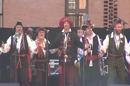 Chirigotas y comparsas celebran el carnaval en Madrid